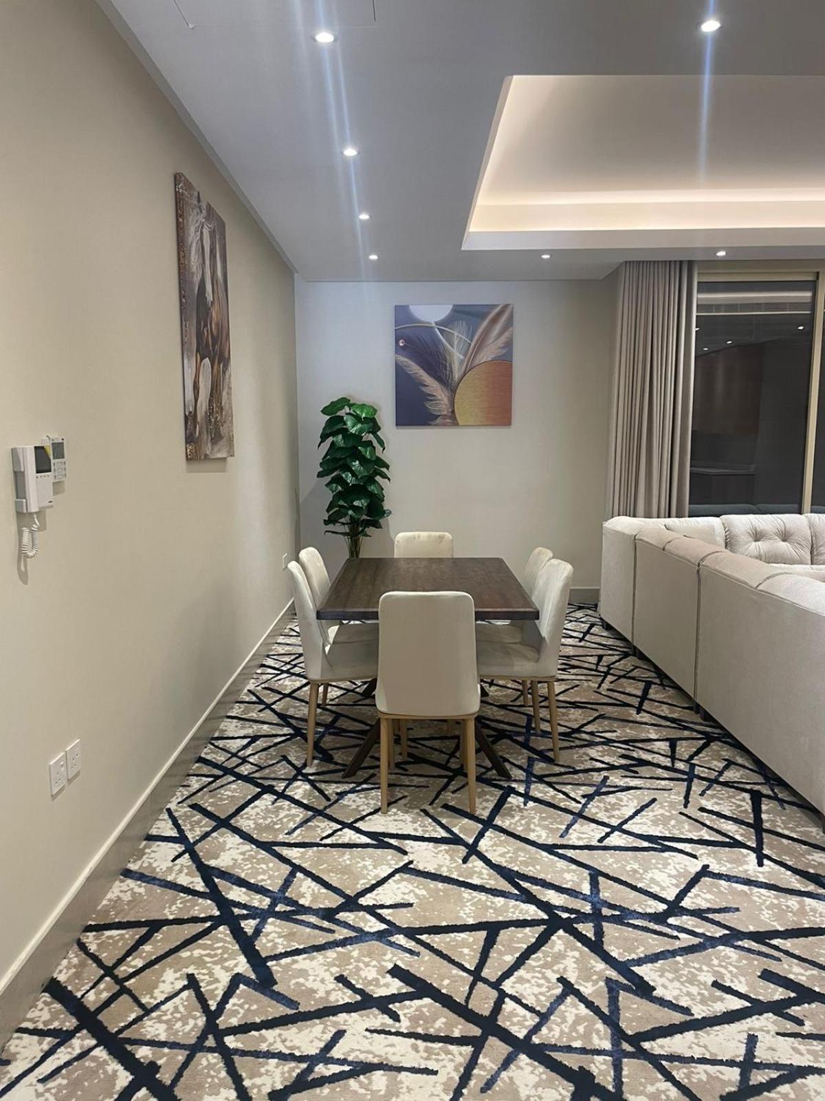 Boulevard Apartment *