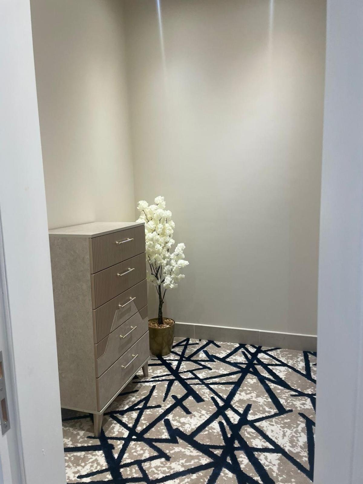 Boulevard Apartment *