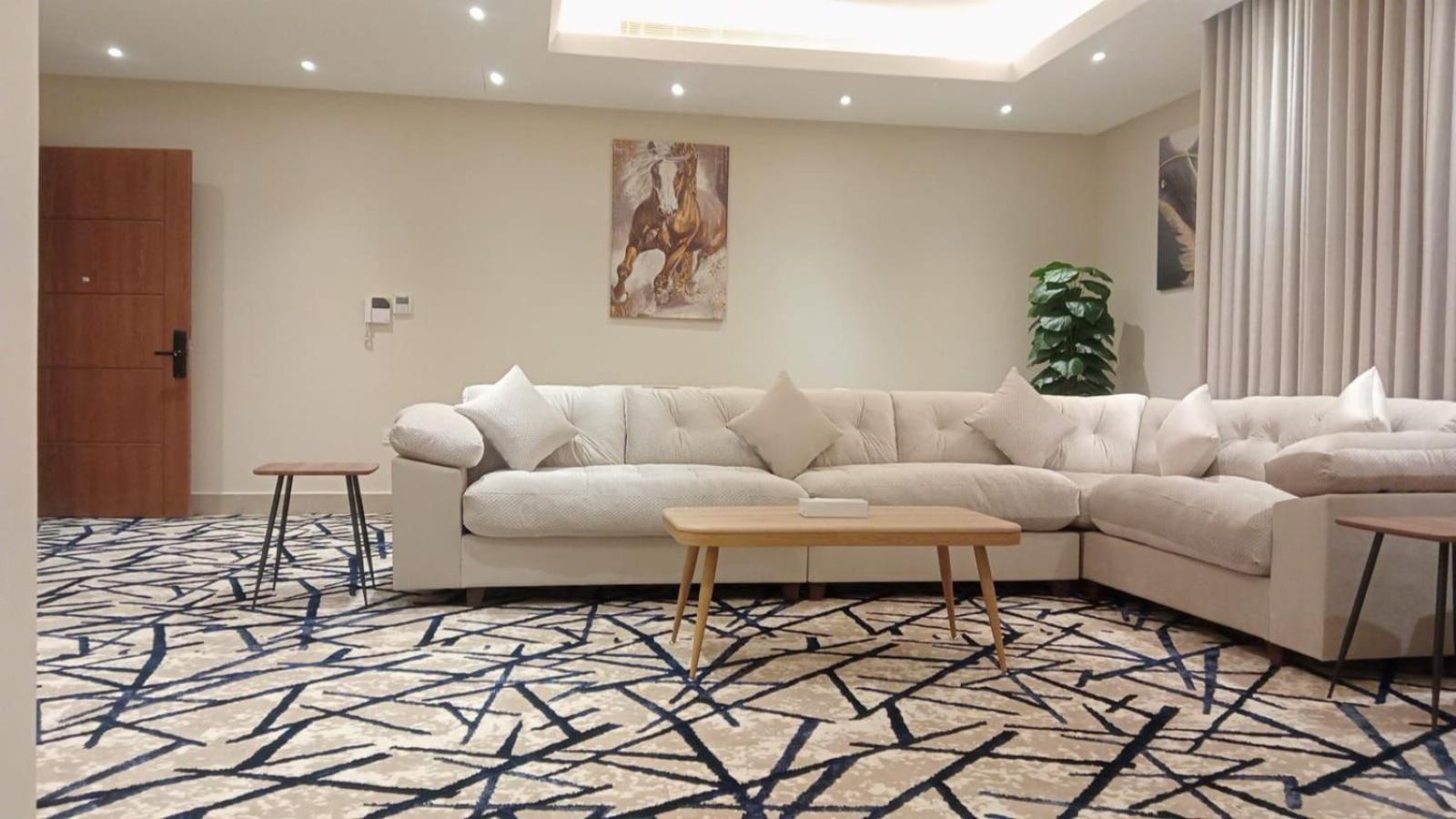 Apartment Boulevard *