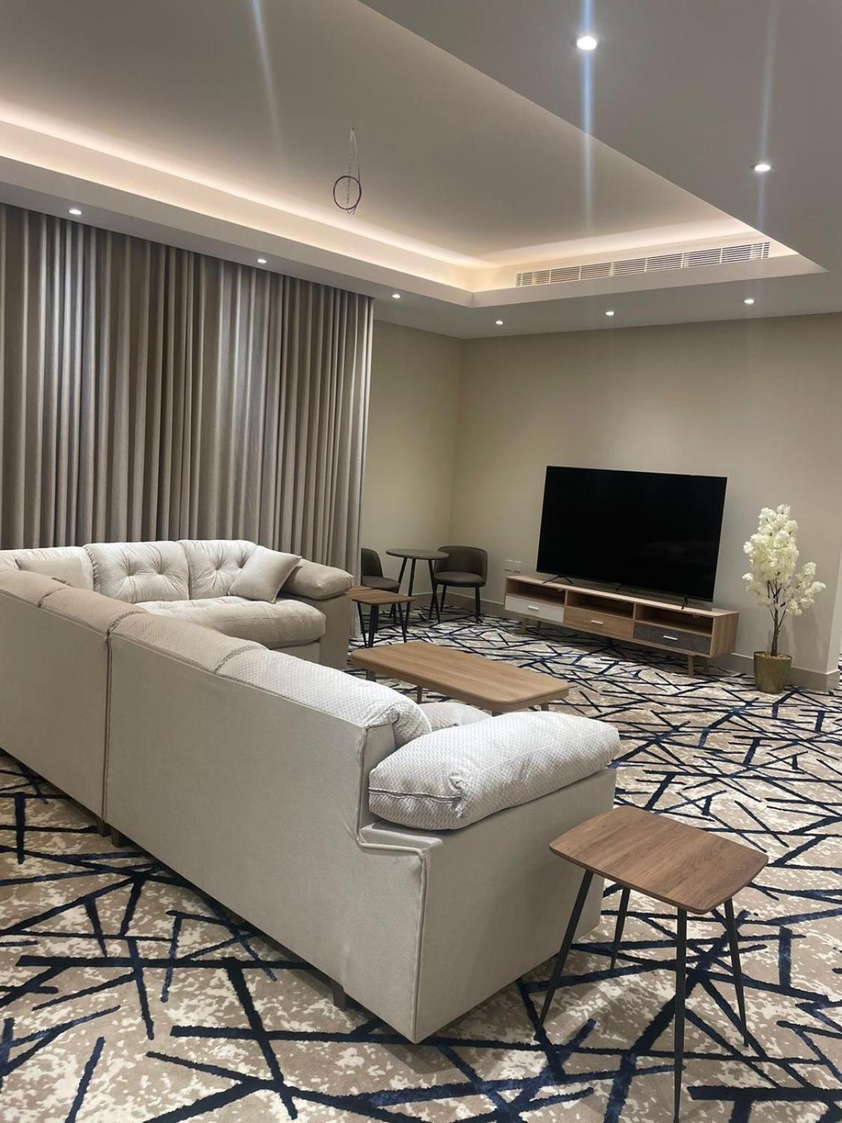 Apartment Boulevard *