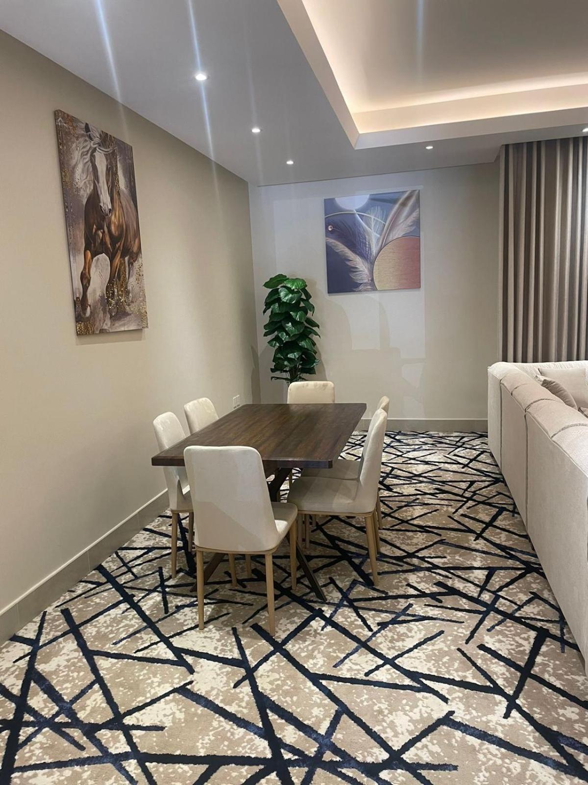 Boulevard Apartment
