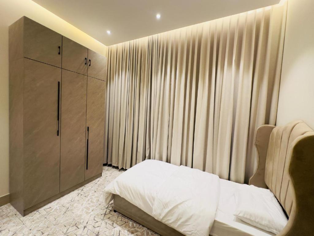 Apartment Boulevard *